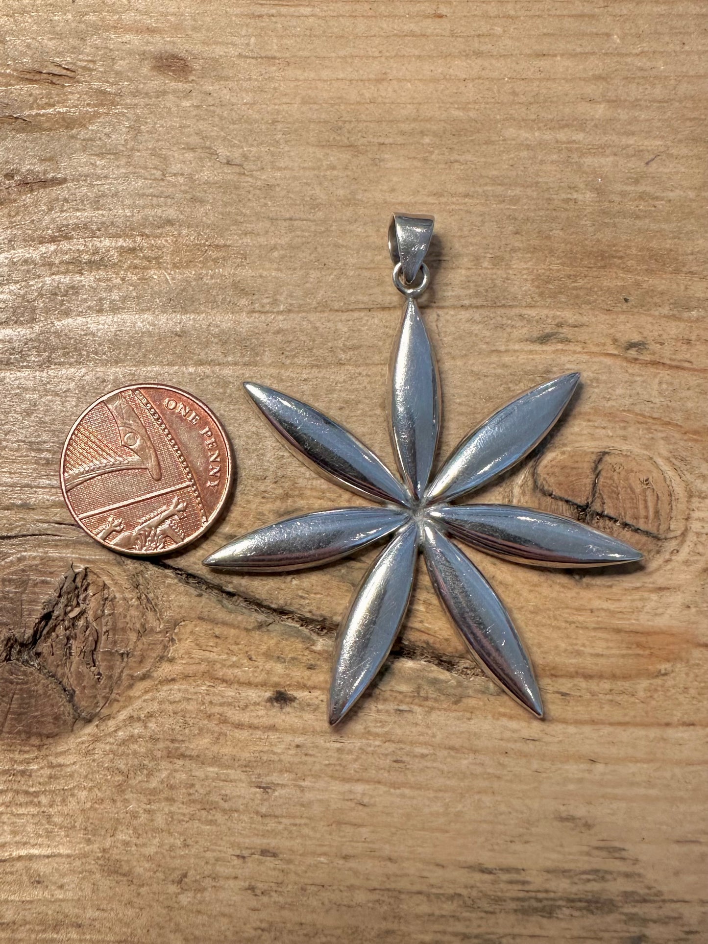 Stunning Polished Turquoise Flower 925 Silver Pendant