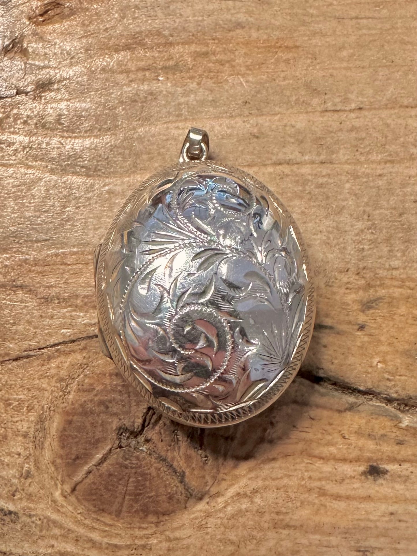 Vintage 1976 Chunky Engraved Locket 925 Silver Pendant