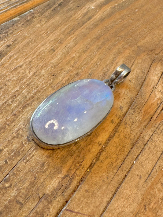 Stunning Rainbow Moonstone 925 Sterling Silver Pendant