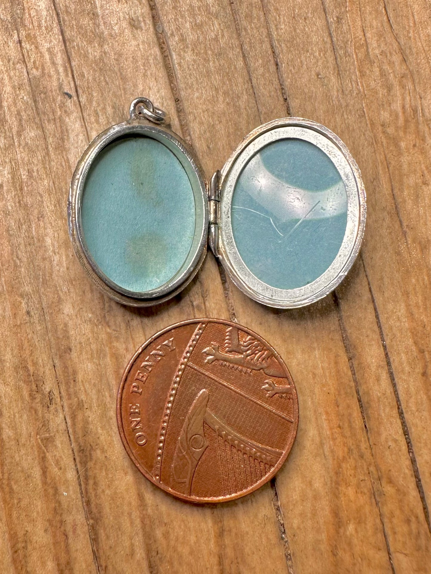 Vintage 1970 Engraved Oval Locket 925 Sterling Silver Pendant