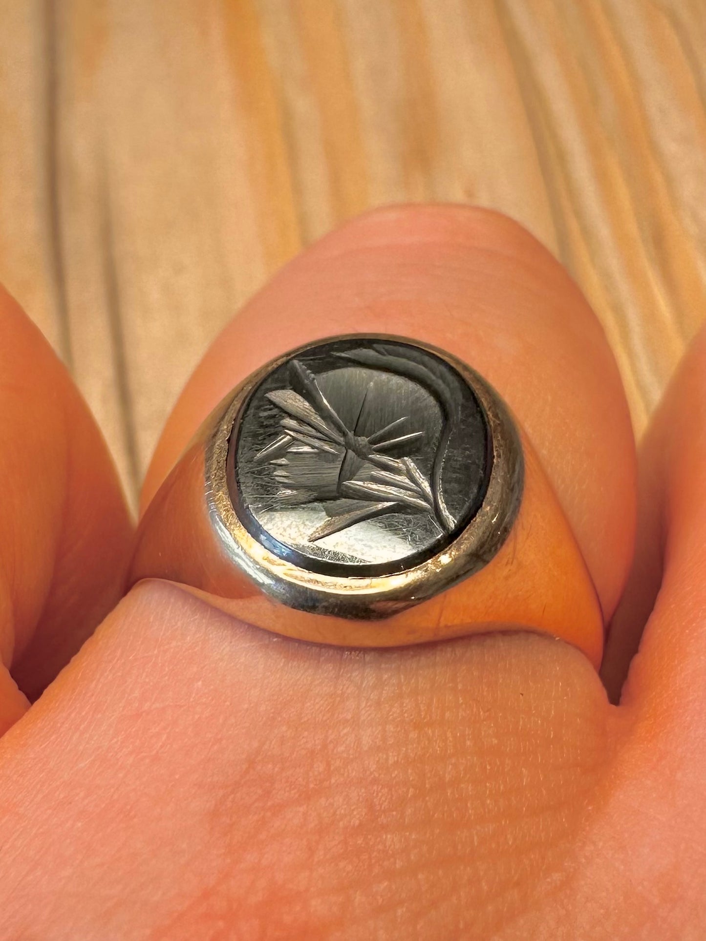 Vintage 9ct Gold 1977 Intaglio Centurion Hematite Signet Size Q1/2 Ring