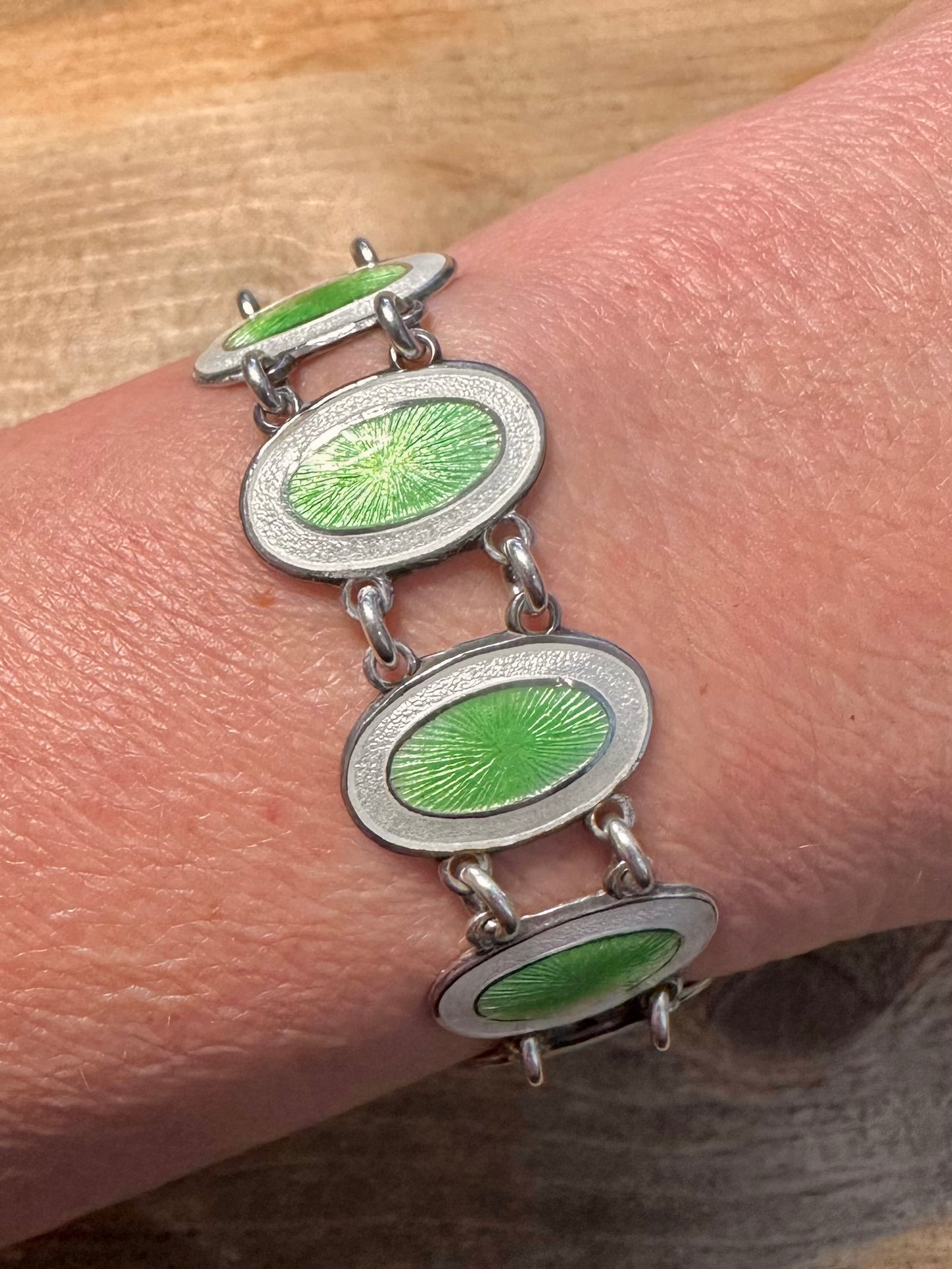 Vintage Green and White Oval Enamel Painted with Safety Chain 925 Silver 7 inch Bracelet