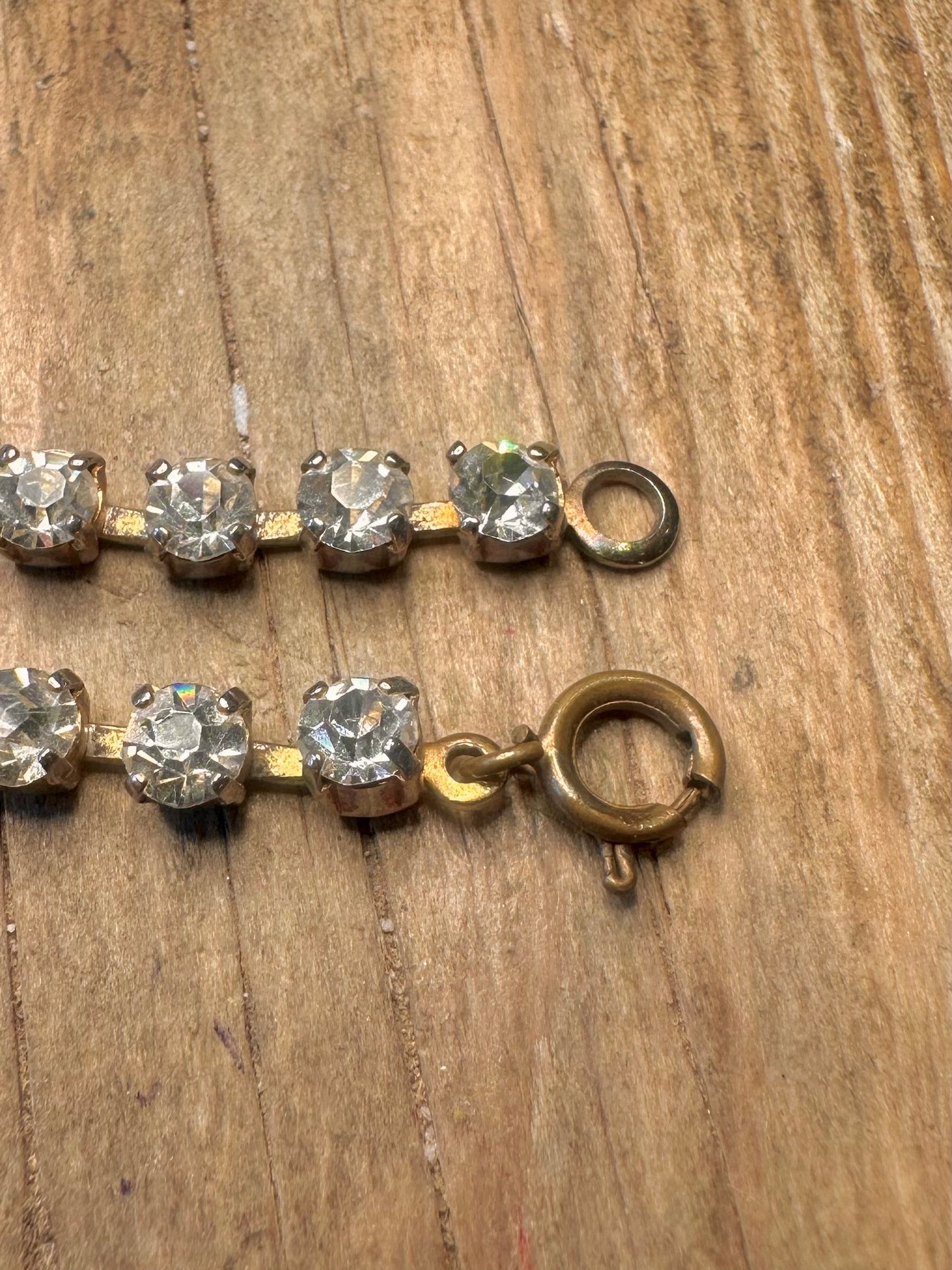 Vintage Halskette, 16 Zoll, Modeschmuck, mit klaren und blauen Strasssteinen in Tropfen- und runder Form, silberfarben