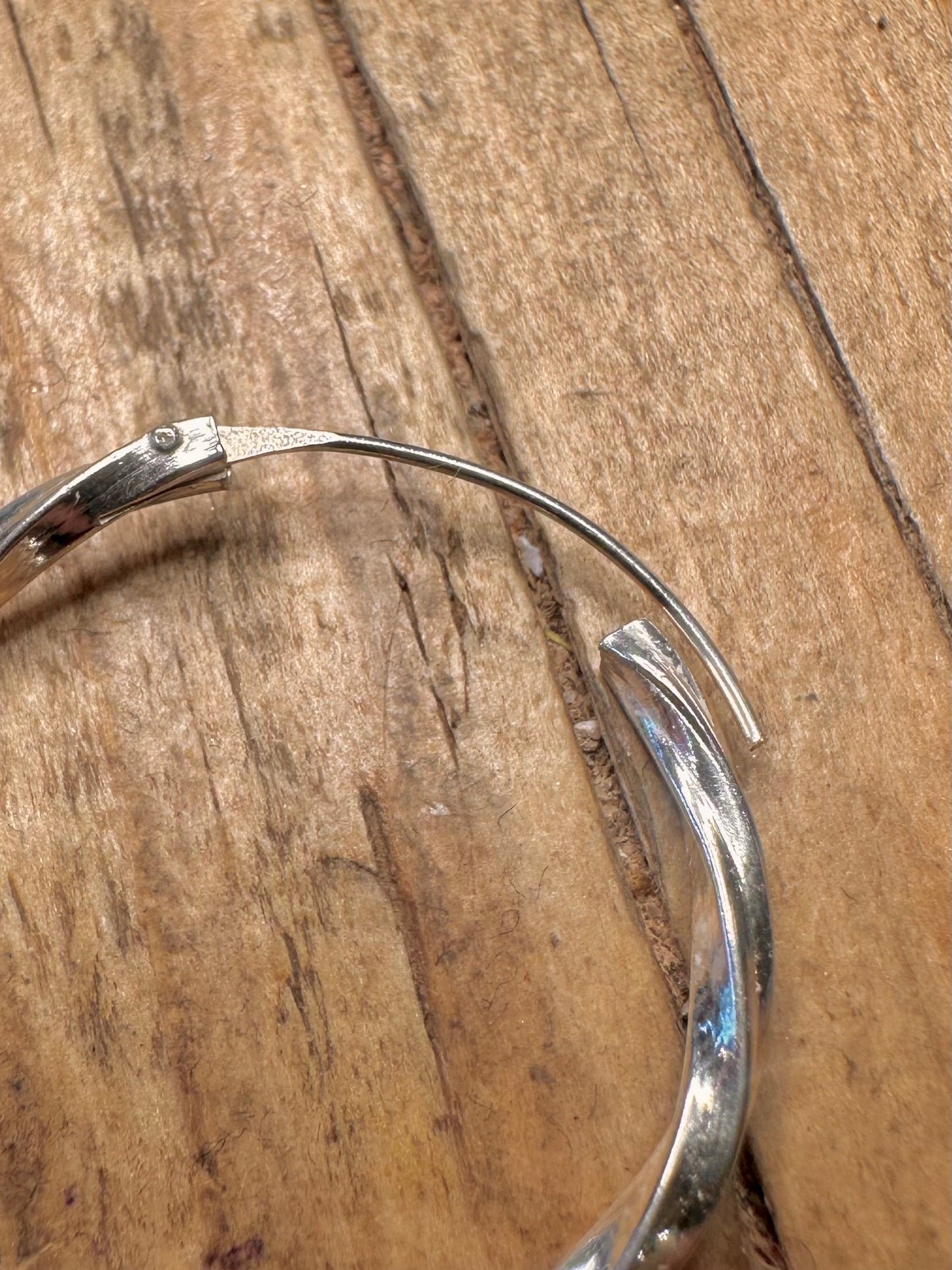 Verdrehte Creolen aus 925er Sterlingsilber