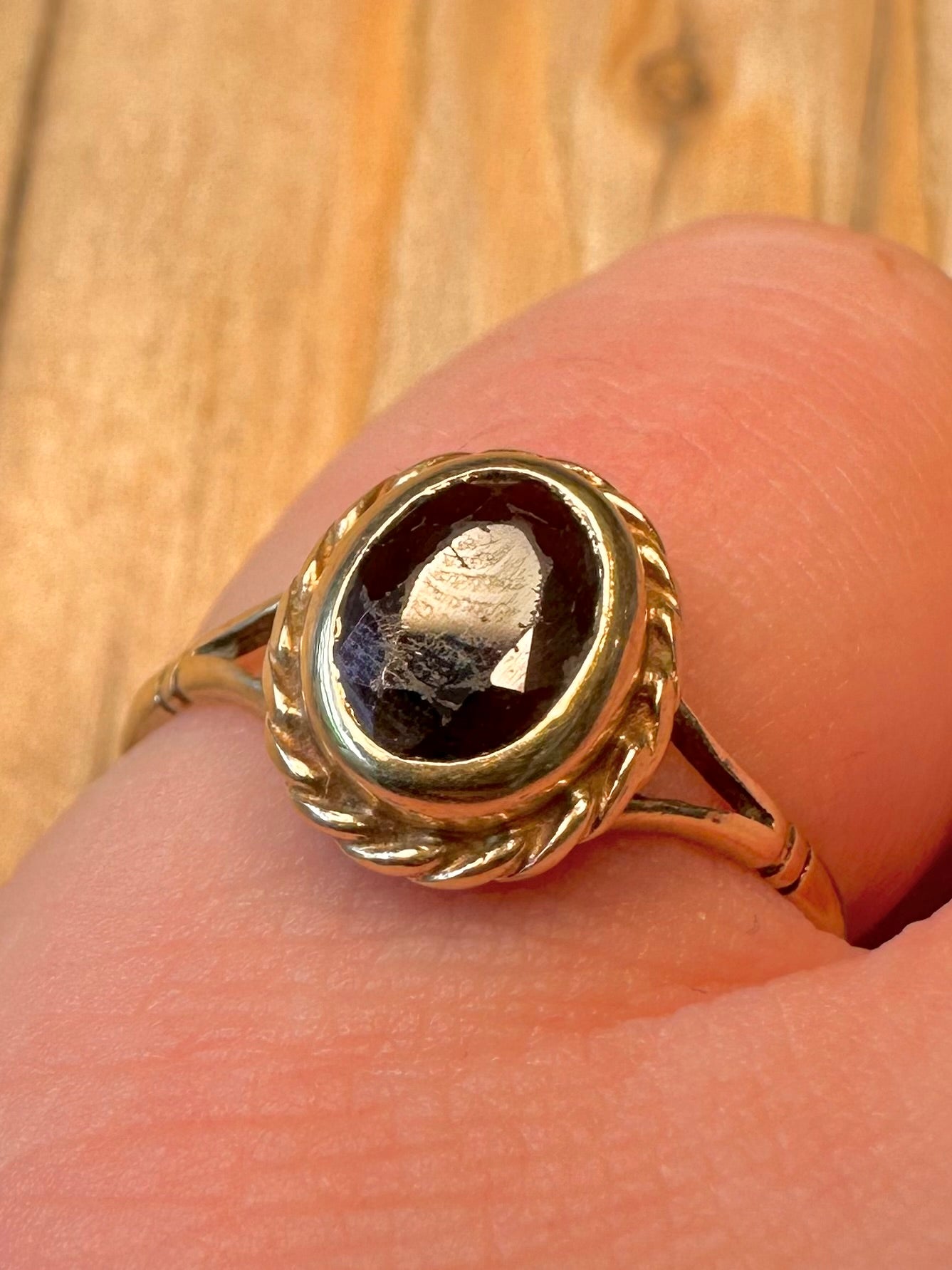 Vintage 9ct Gold 1986 Garnet Size O Ring