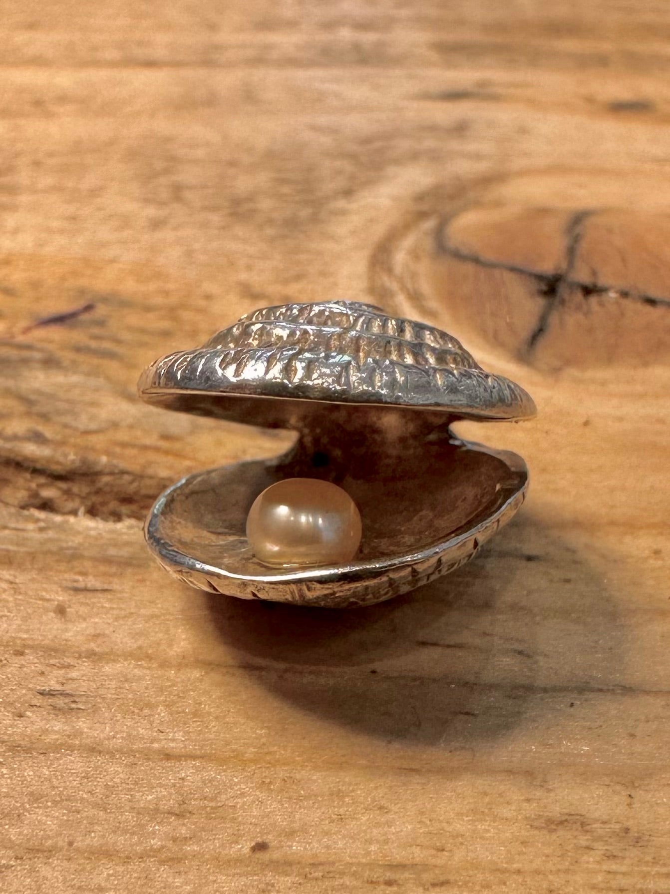 Vintage Stunning Textured Shell with Pearl 925 Silver Charm Pendant