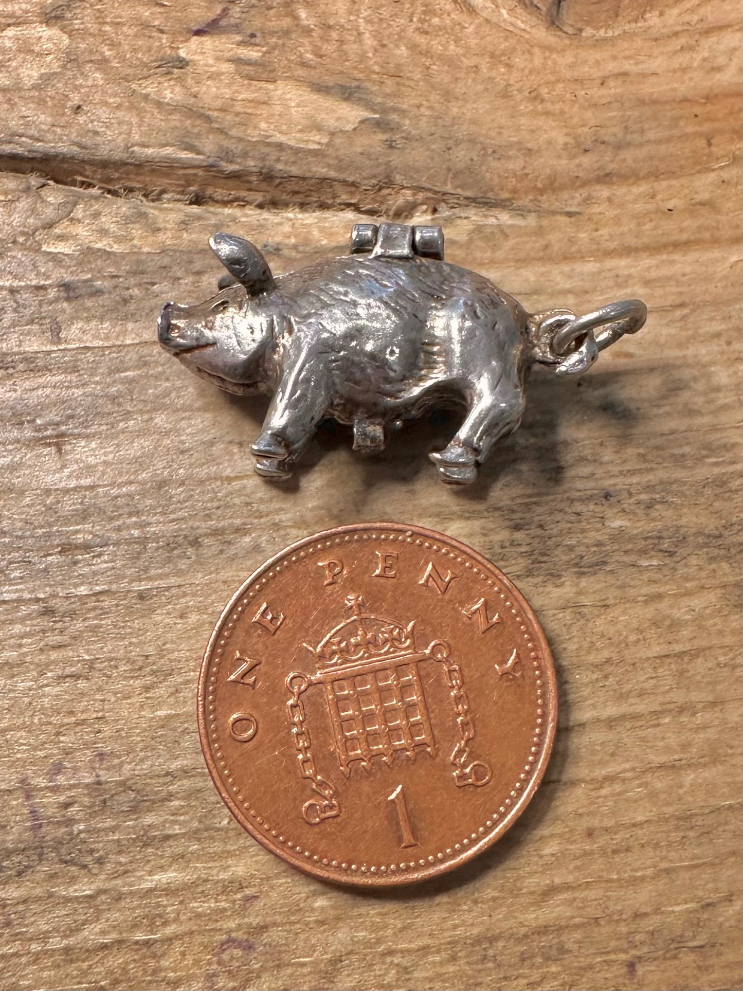 Vintage Pig Opening with Ribs 925 Silver Charm Pendant
