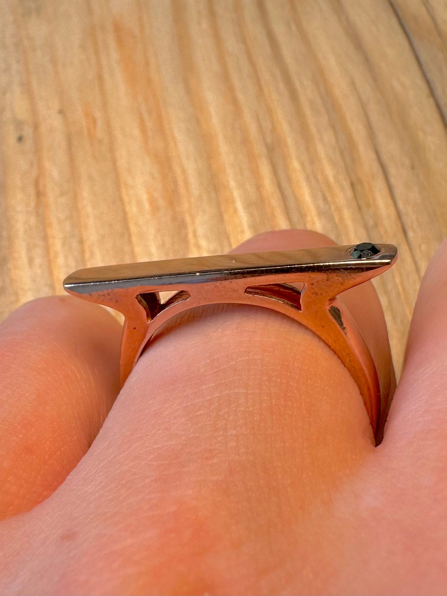 Modern Rose Gold Bar with Dark Stone 925 Silver Size U Ring