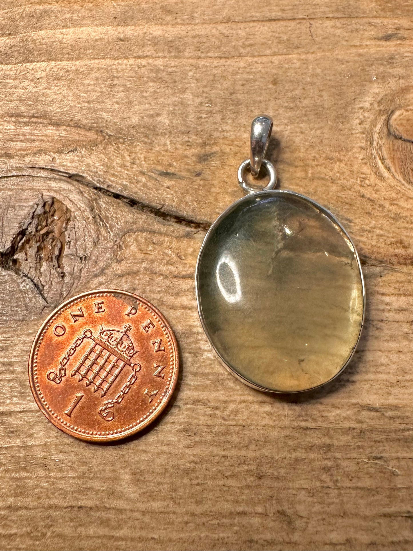 Vintage Oval Green with Lines inside 925 Silver Pendant