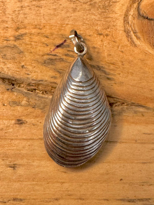 Vintage Shell Textured 925 Silver Pendant
