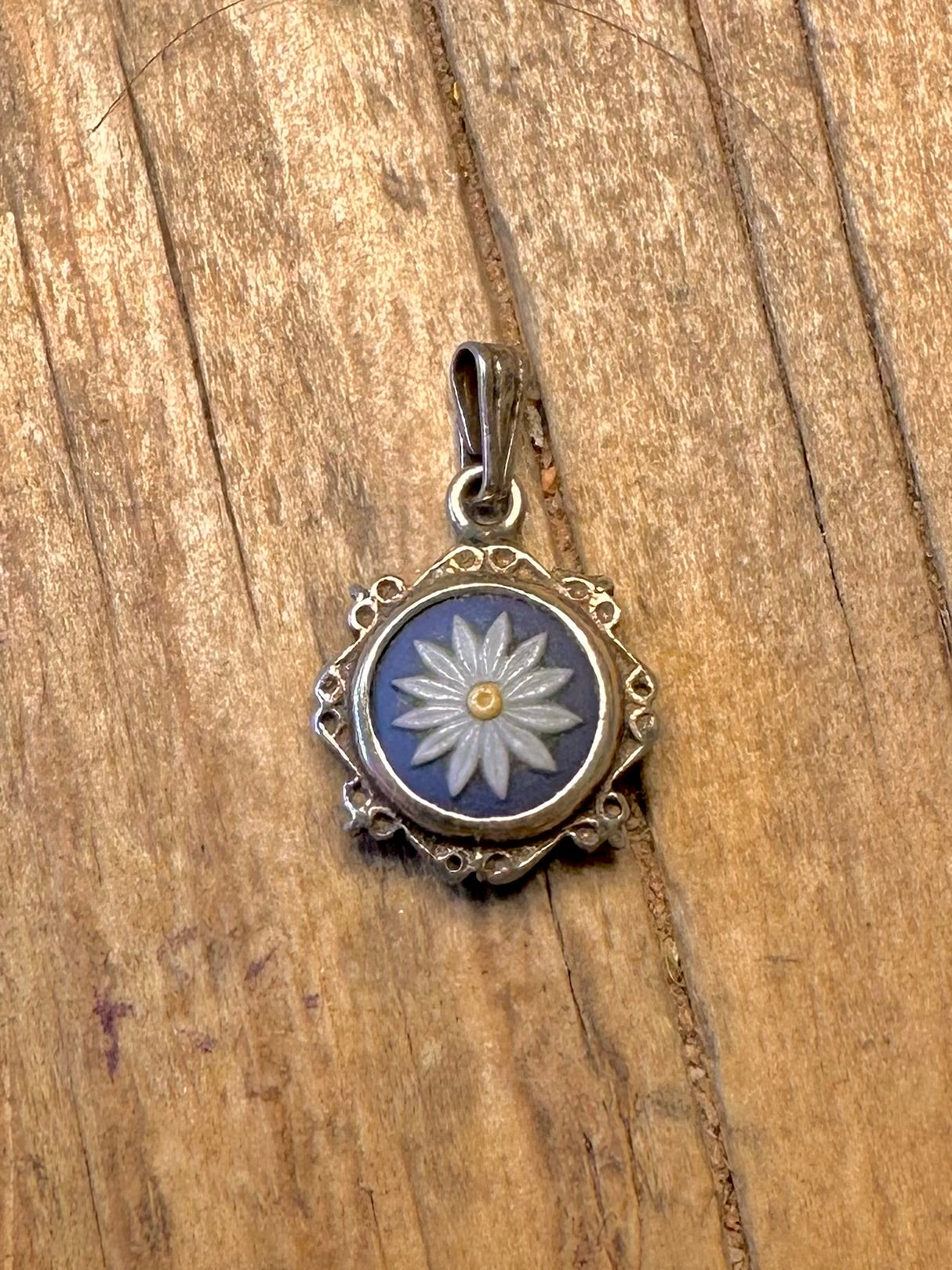 Vintage 1982 Wedgewood Flower Maker JW 925 Sterling Silver Pendant