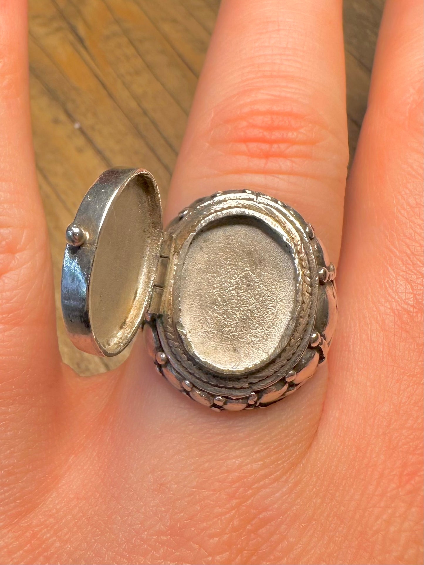 Mother of Pearl Locket Hinged 925 Sterling Silver Size N Ring