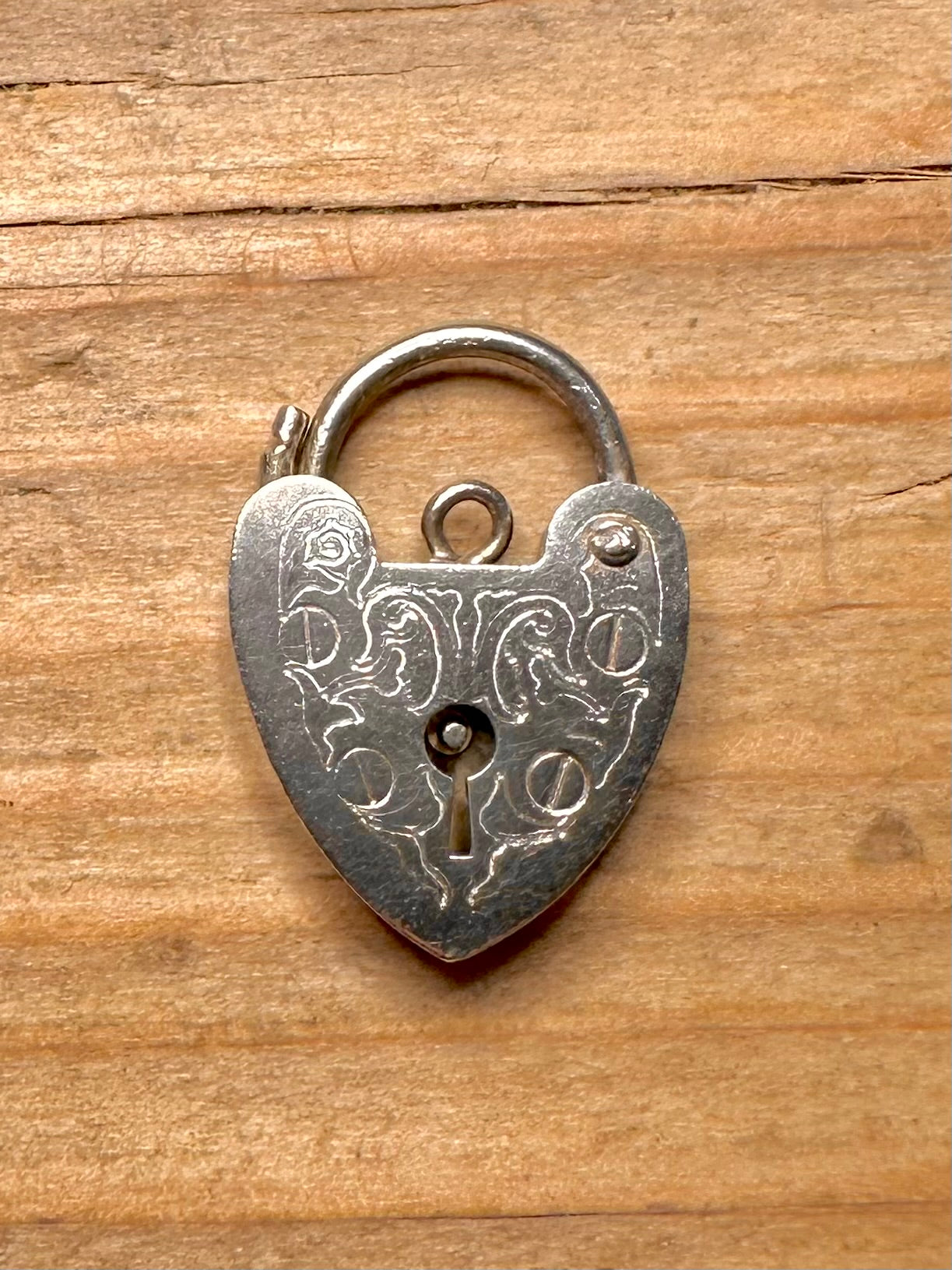 Vintage graviertes Herz-Vorhängeschloss 925 Sterling Silber Charm-Anhänger