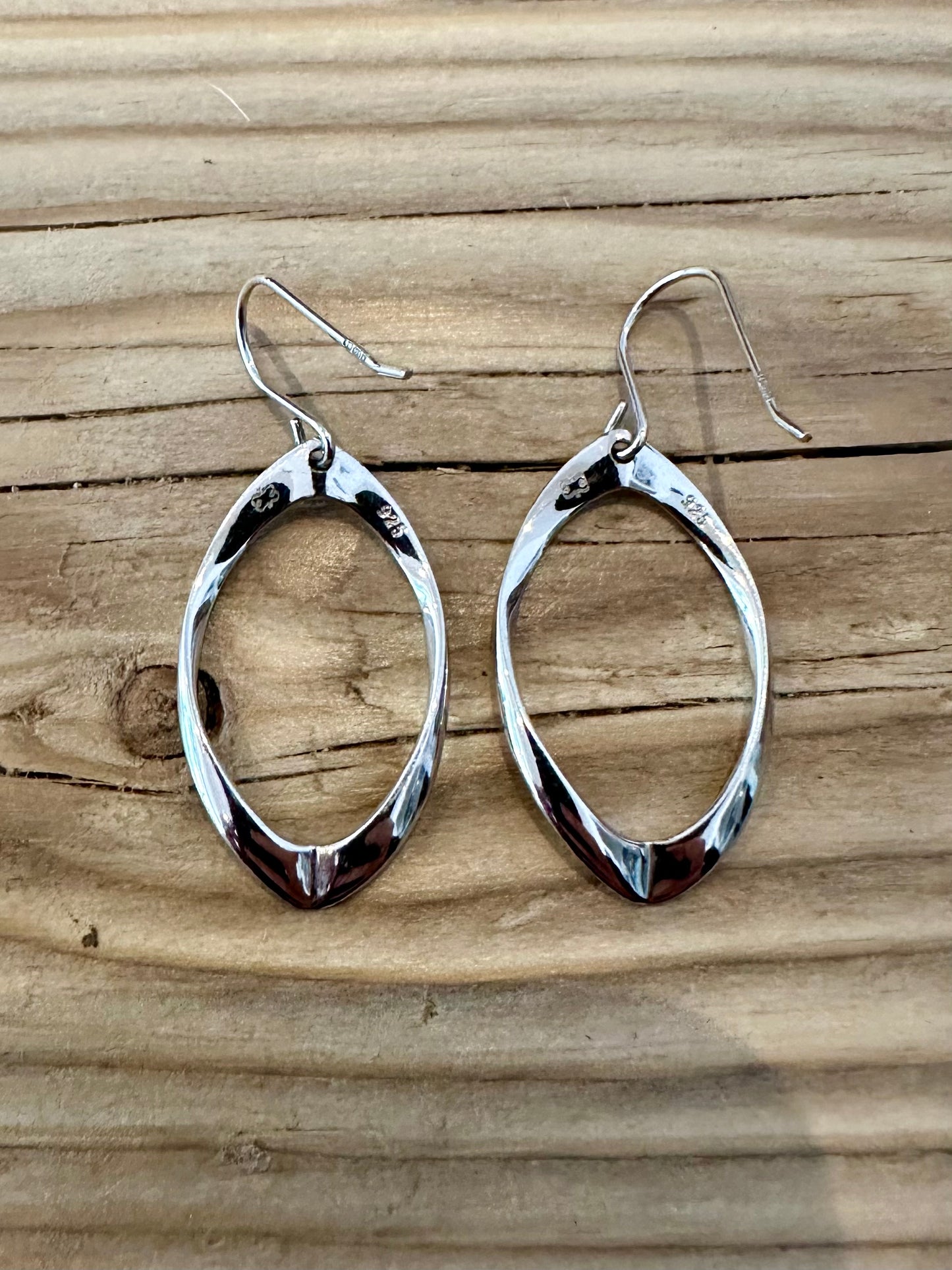 Modern Twist Oval 925 Silver Earrings