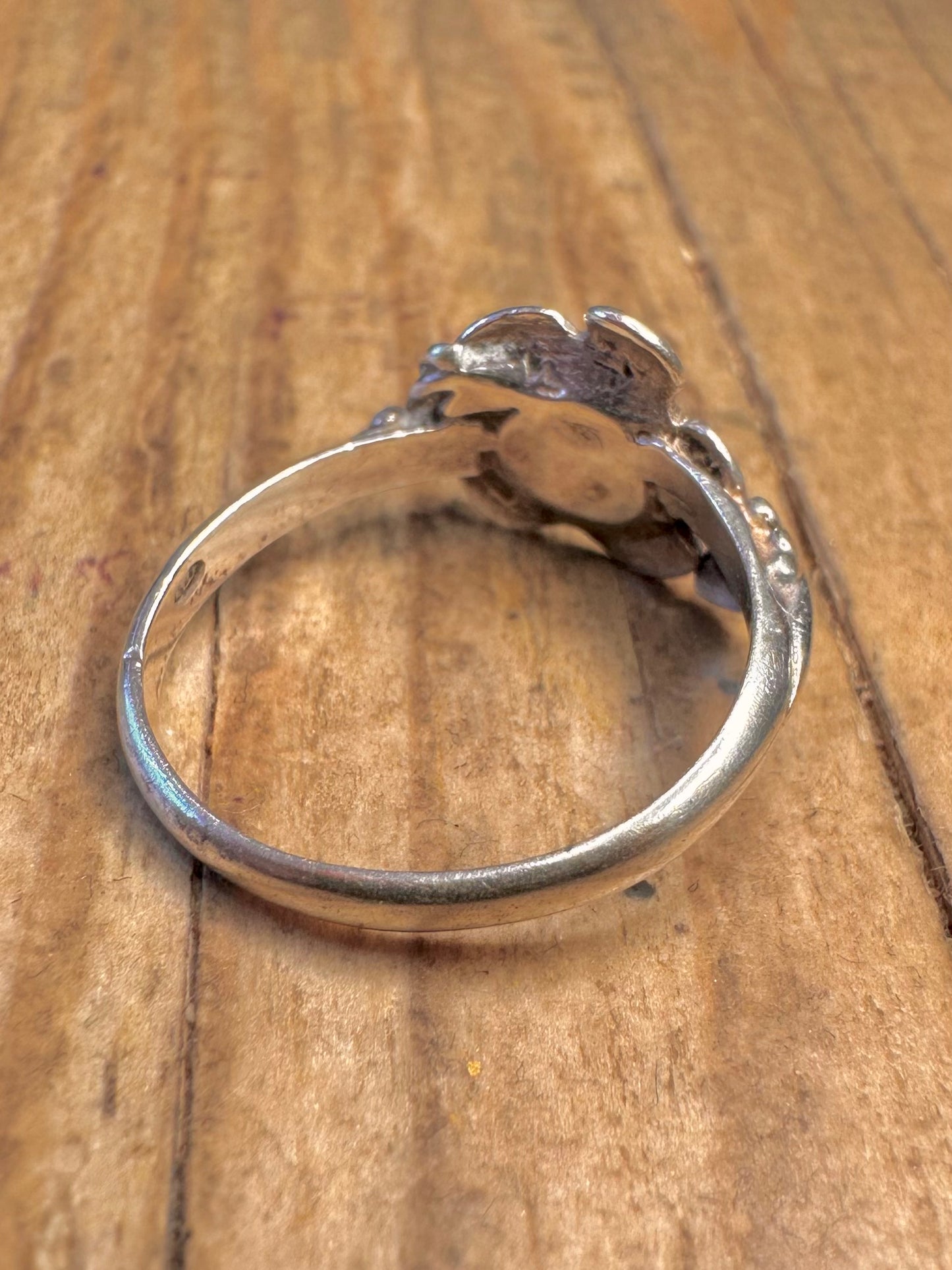 Ring aus 925er Sterlingsilber mit rotem Stein und Blumenmuster, Größe N