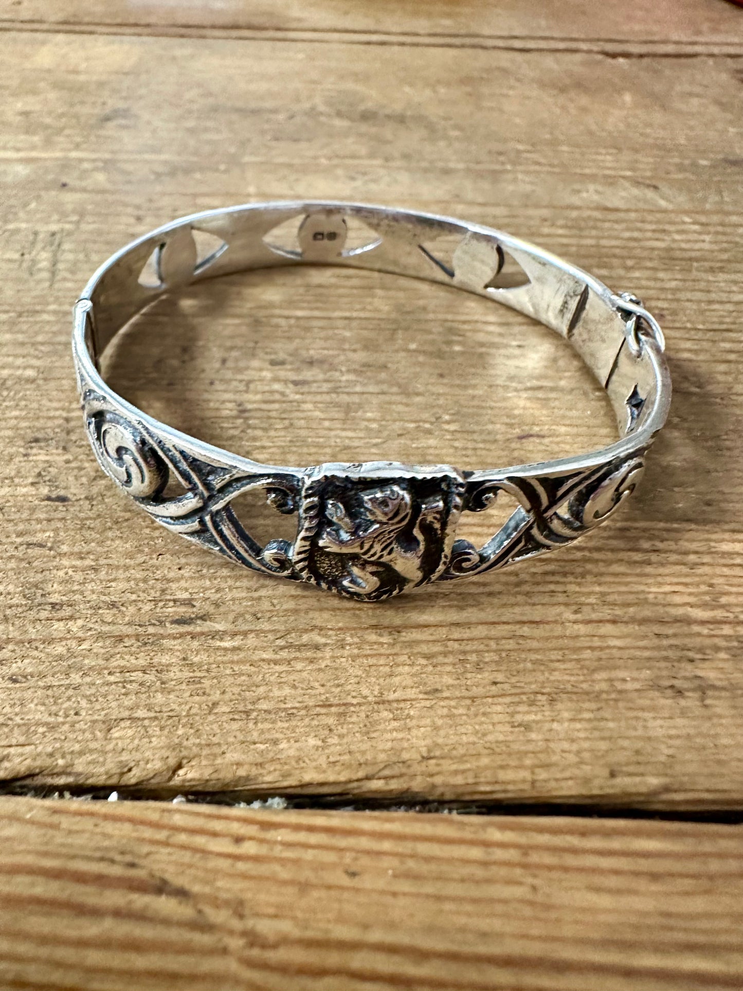 Vintage 1938 Lion Decorative 925 Silver Bangle