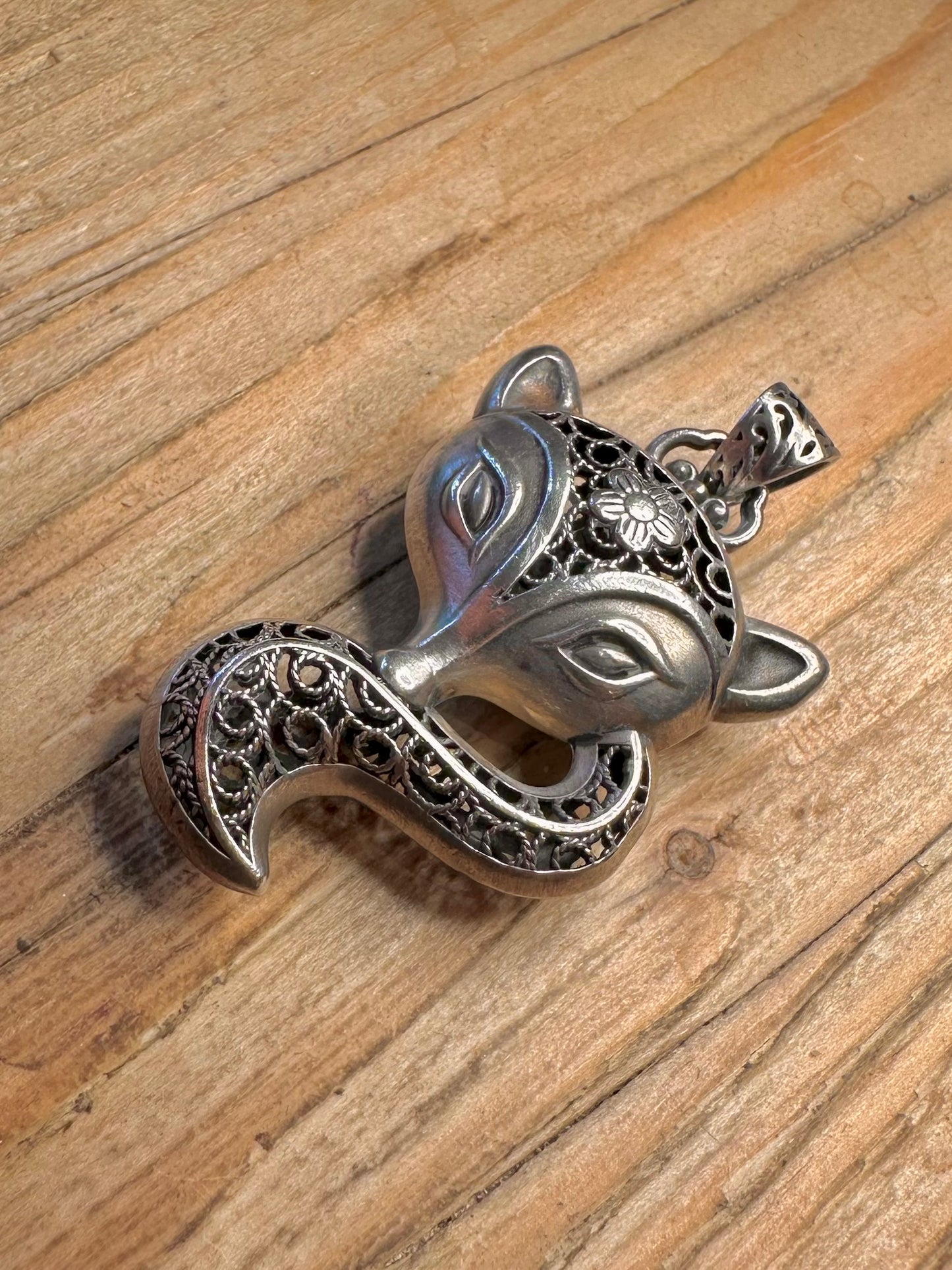 Vintage Fox Filigree 999 Silver Pendant