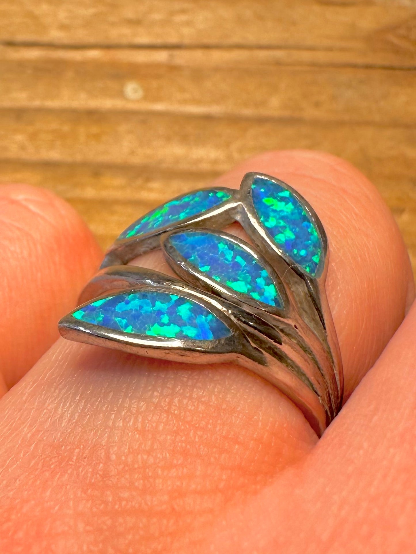 Moderner simulierter blauer Feueropal 925 Sterling Silber Ring Größe O1/2