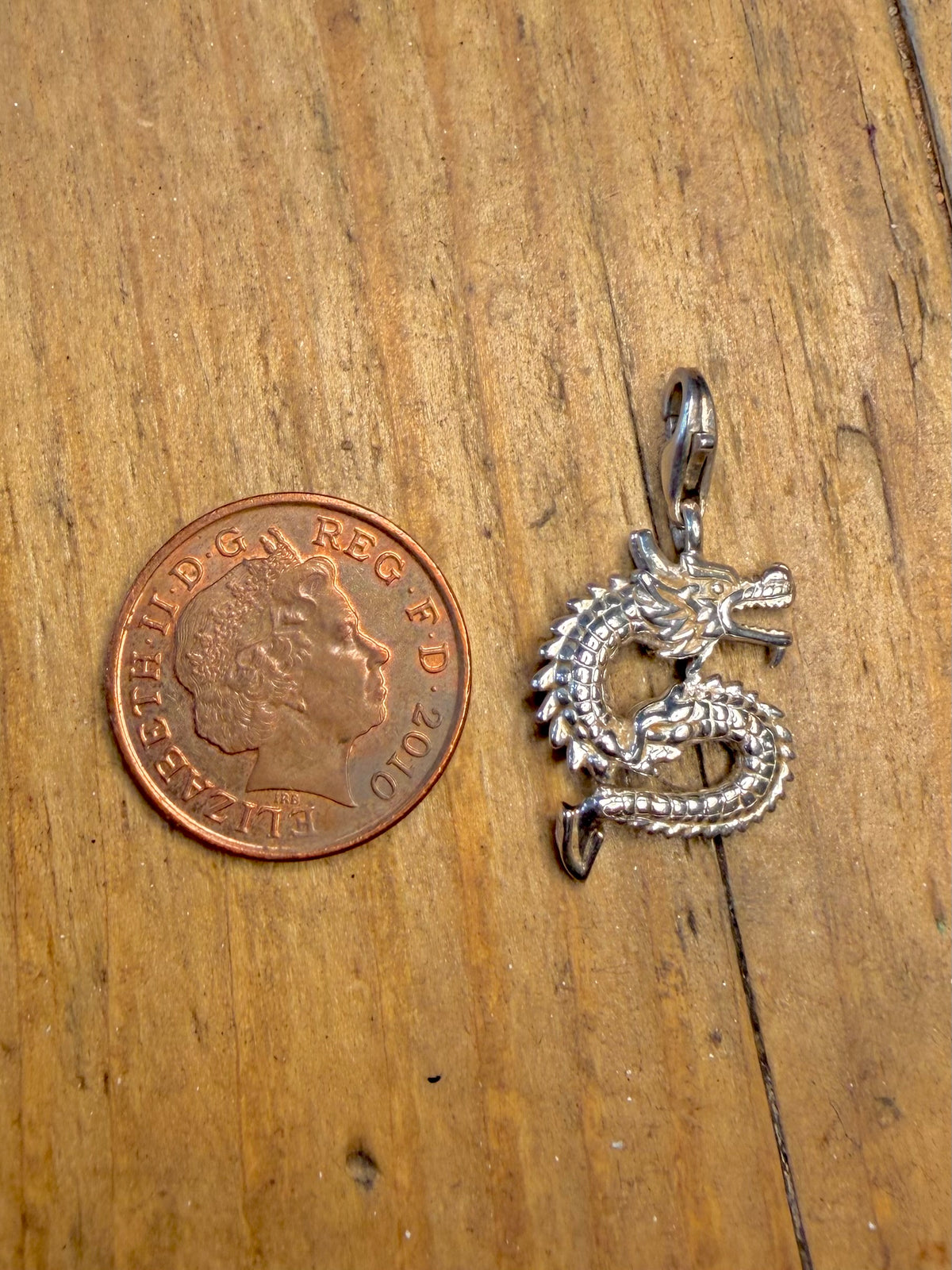 Dragon Detailed Textured Clasp 925 Sterling Silver Pendant