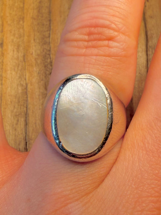 Oval Mother of Pearl 925 Sterling Silver Size R Ring