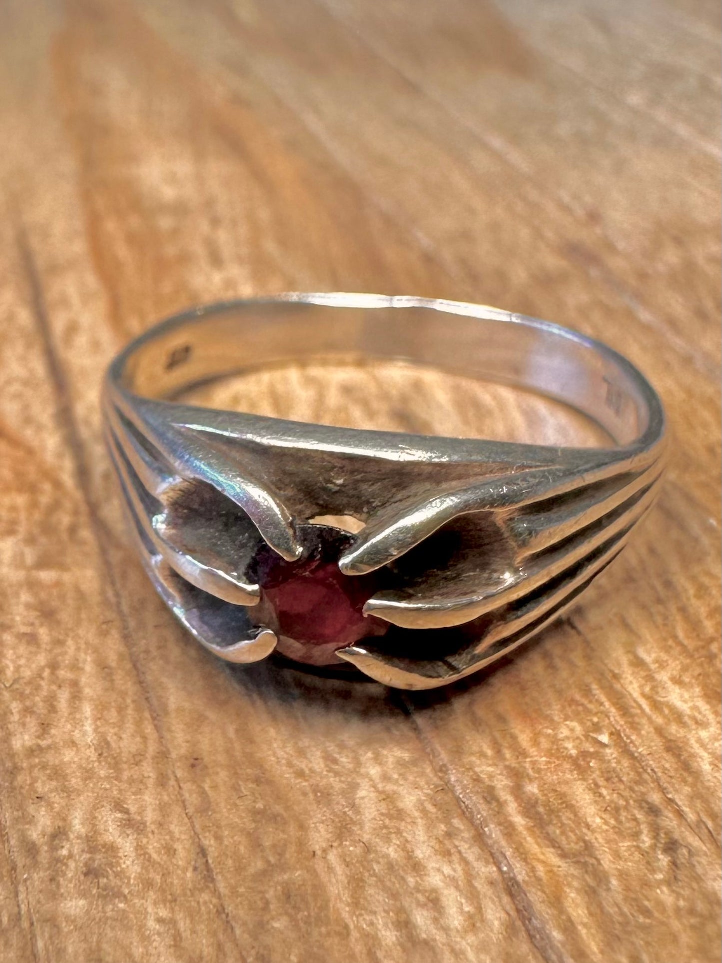 Vintage Garnet 925 Sterling Silver Size U Ring