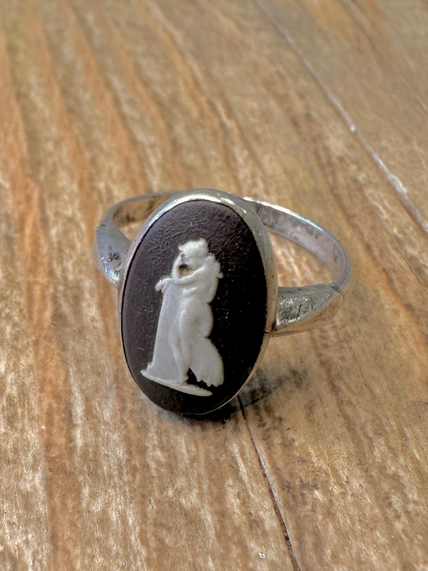 Vintage 1975 Black Wedgwood Cameo 925 Sterling Silver Maker JW Size O1/2 Ring