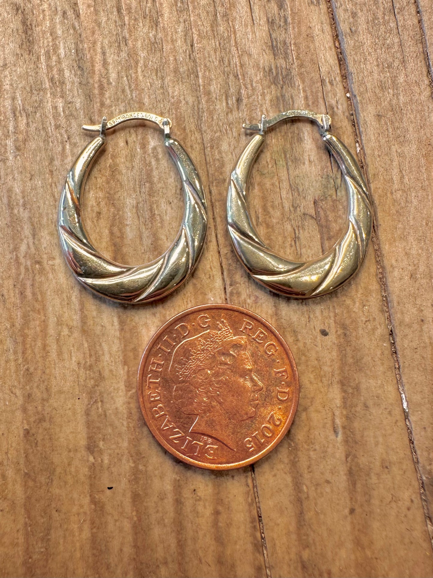 Kreolische Creolen, gedrehtes Design, 9 Karat Gold plattiert, 925er Sterlingsilber-Ohrringe