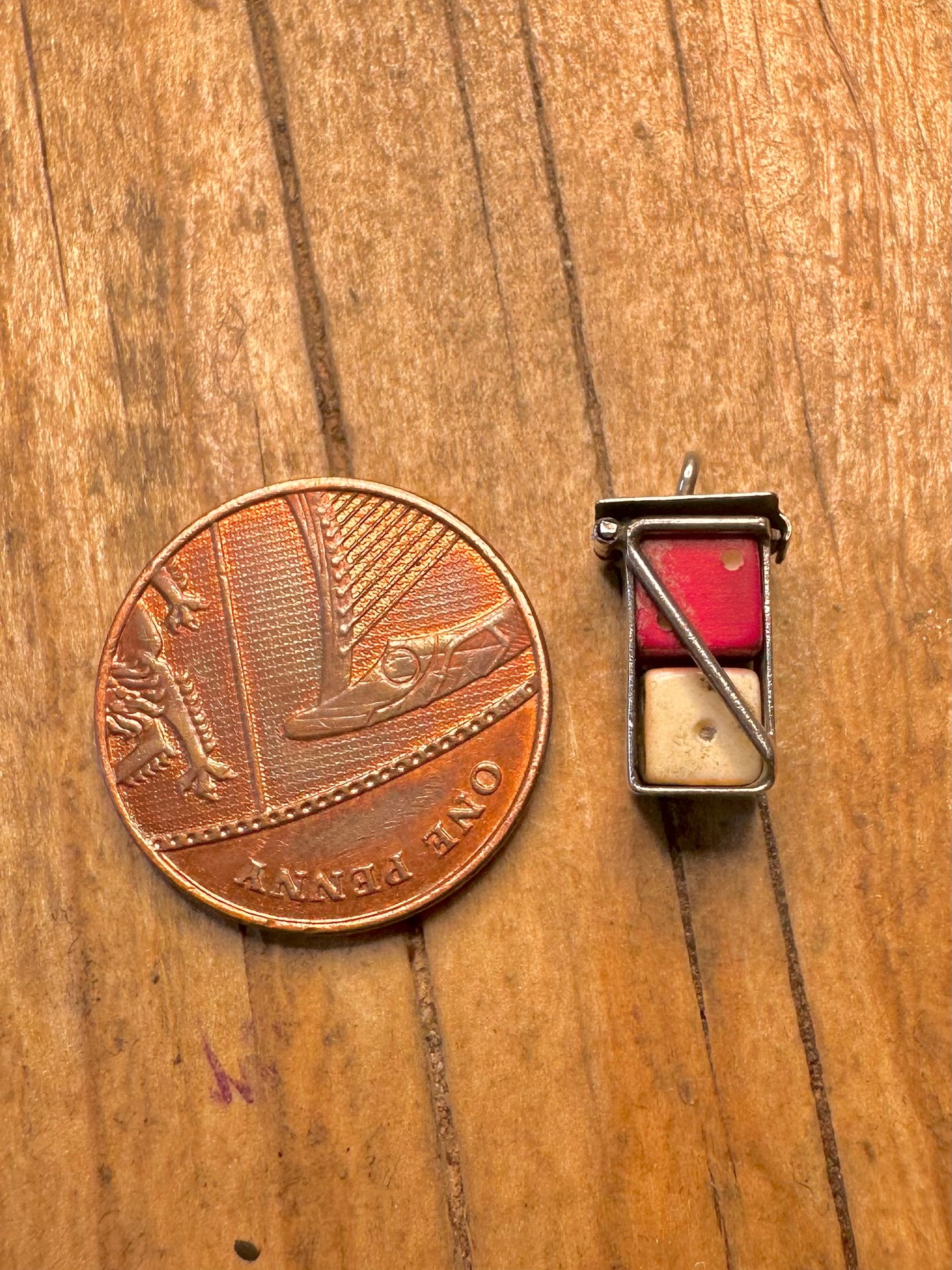 Seltener Vintage 1960er Jahre rot-weißer Würfel-Käfig 925 Sterling Silber Charm Anhänger