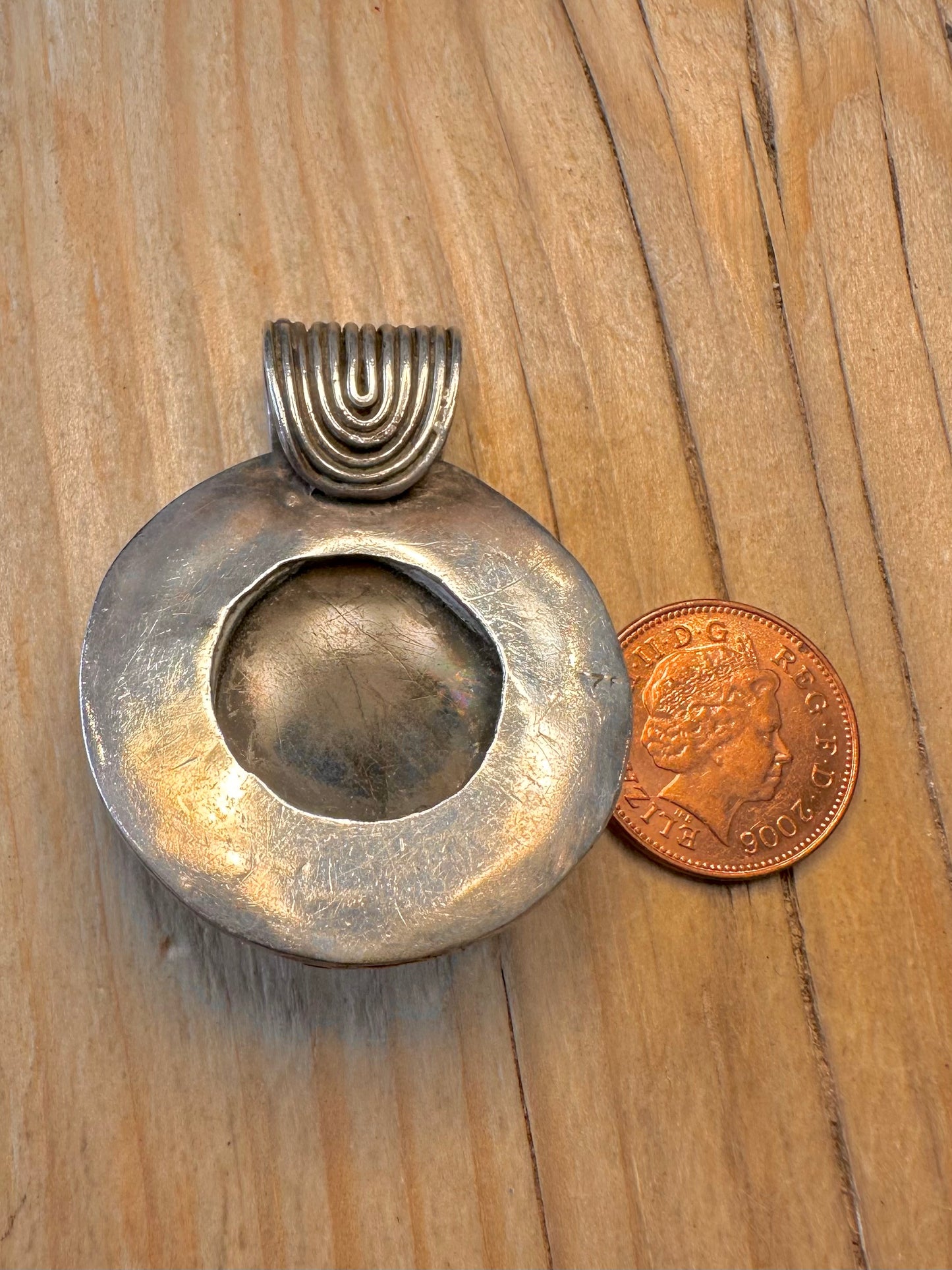 Vintage Labradorite Ornate Circle 925 Sterling Silver Pendant