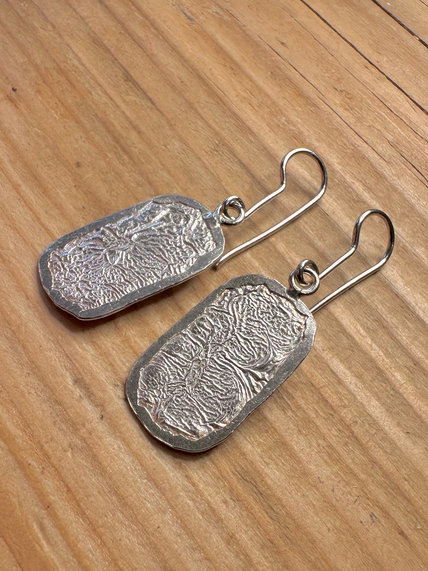 Moderne Zeitgenössische Bar-Ohrringe aus strukturiertem 925er Sterlingsilber