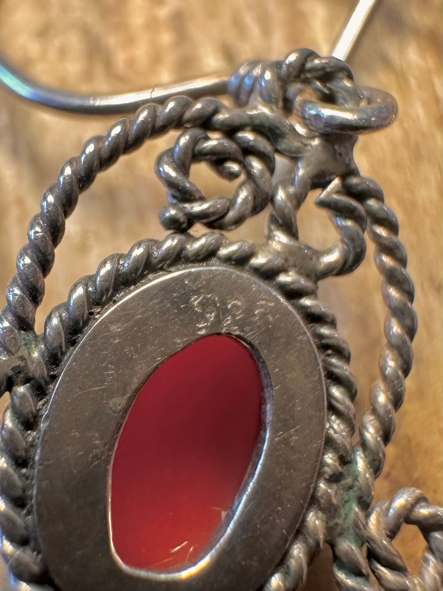 Filigrane rote Stein-Ohrhänger aus 925er Sterlingsilber
