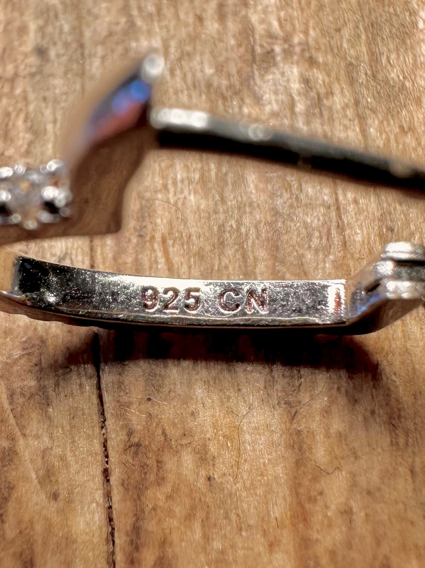 Moderne Herz-CZ-Stein-Ohrringe, 925er Sterlingsilber