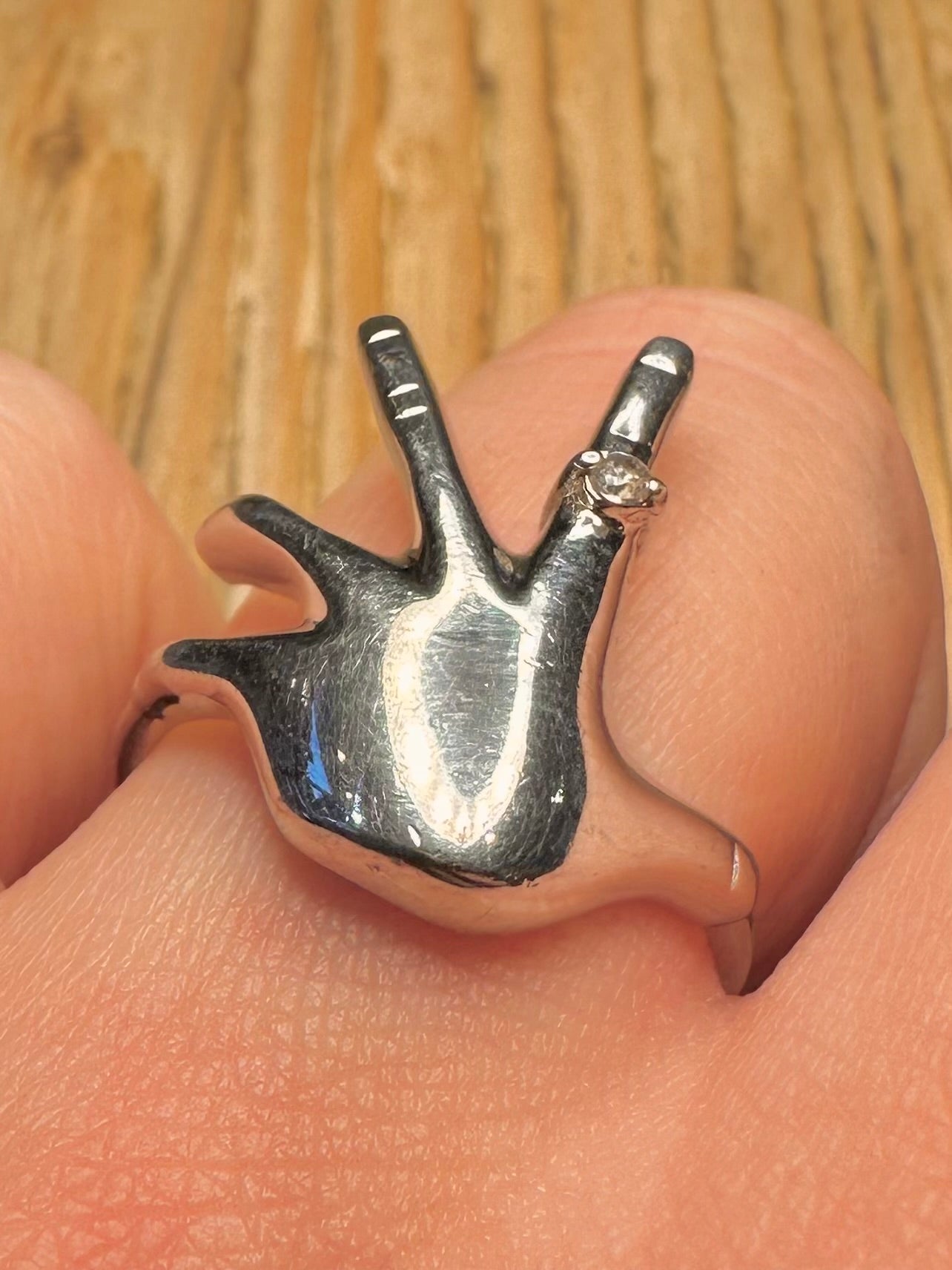 Moderner handförmiger Zirkonia-Ring aus 925er Sterlingsilber, Größe R