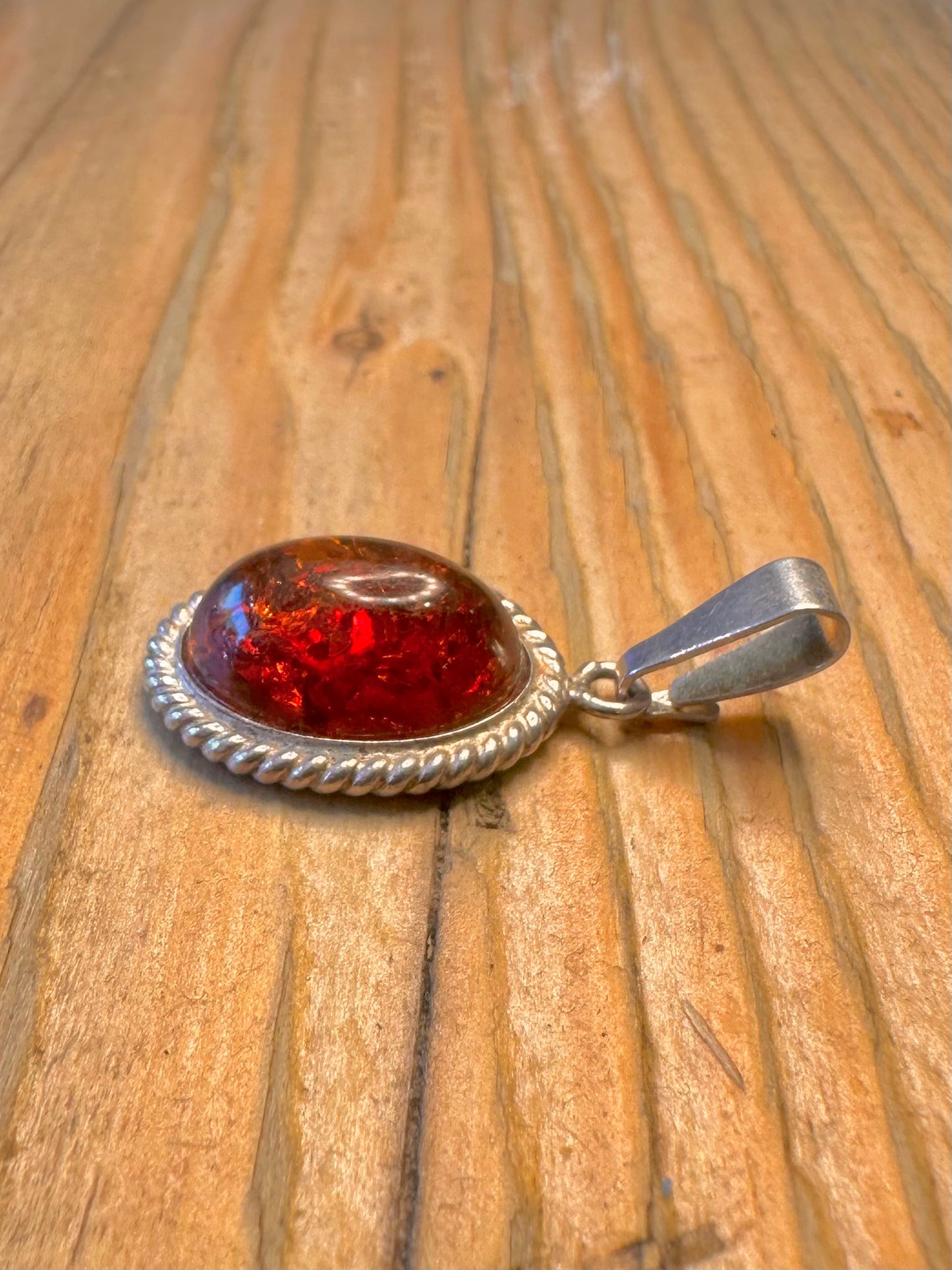 Amber Oval Rope Style Setting 925 Sterling Silver Pendant