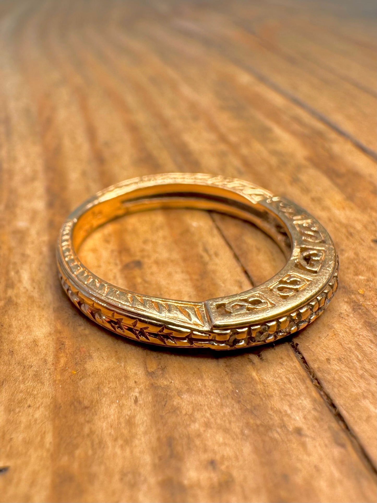 9ct Gold 1998 Unique Engraved White Stones Size K1/2 Ring