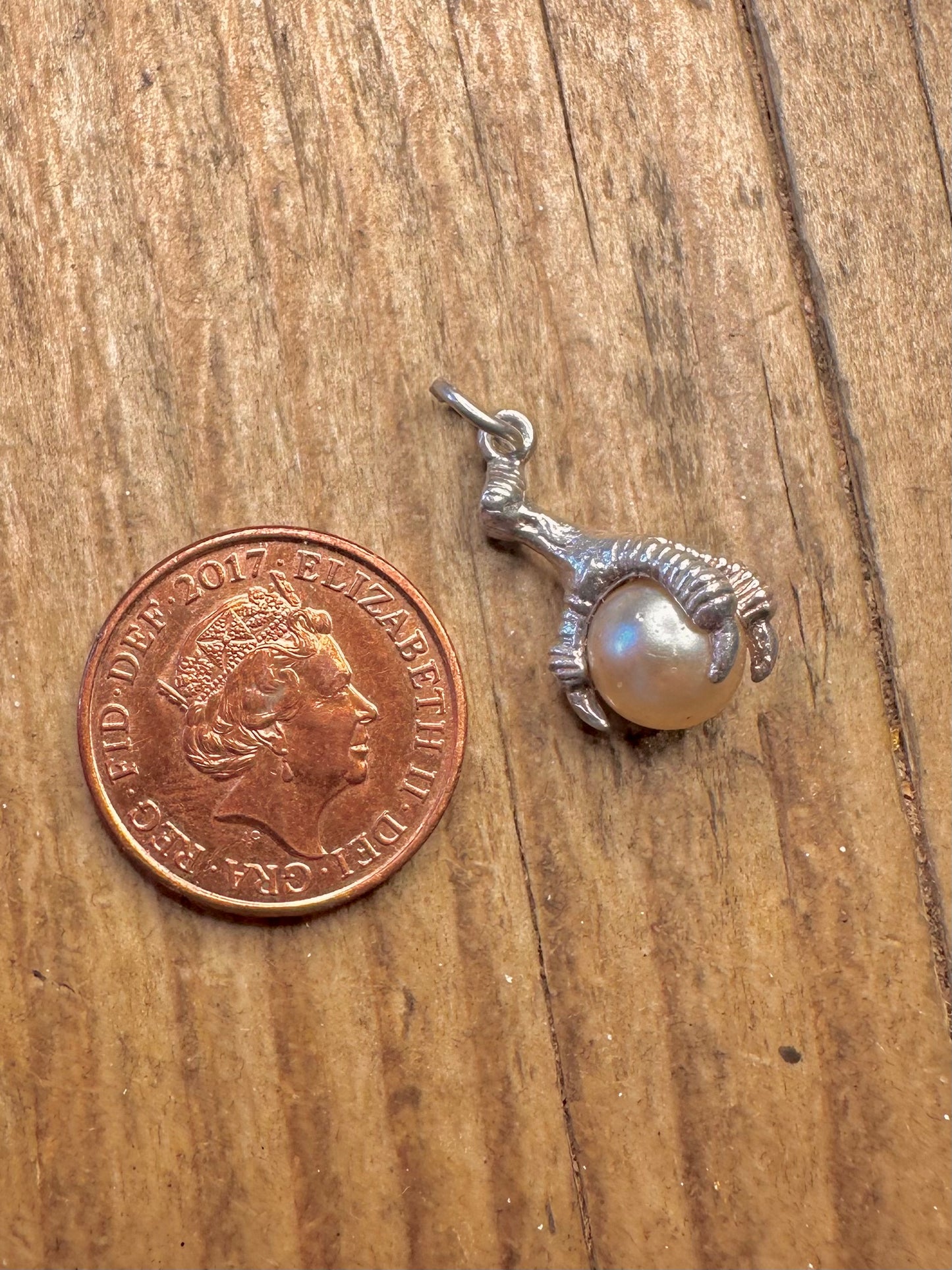 Anhänger 925 Sterling Silber mit Kralle, die eine Imitationsperle hält