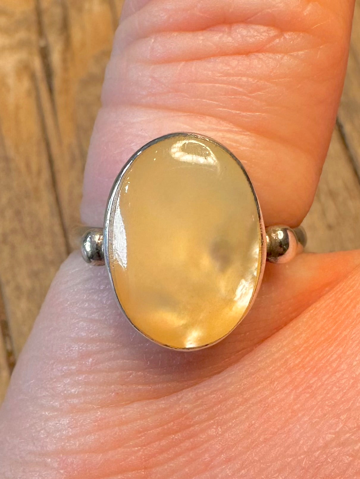 Mother of Pearl Oval 925 Sterling Silver Size M Ring