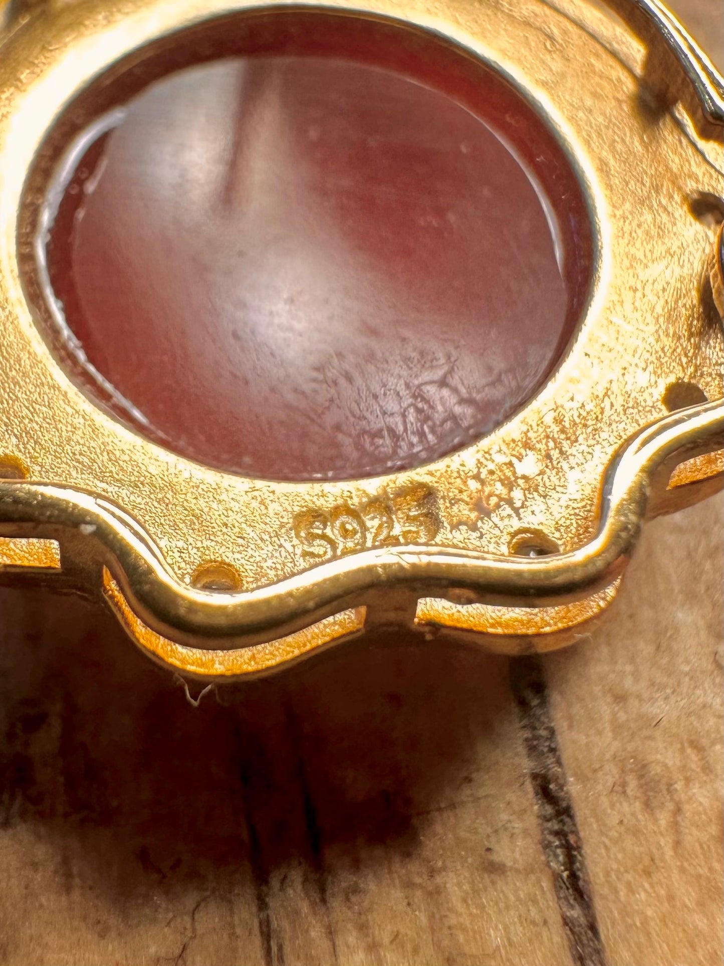 Ohrringe mit Katzen-Cameo, Perle und weißem Stein in Gold auf 925er Sterlingsilber