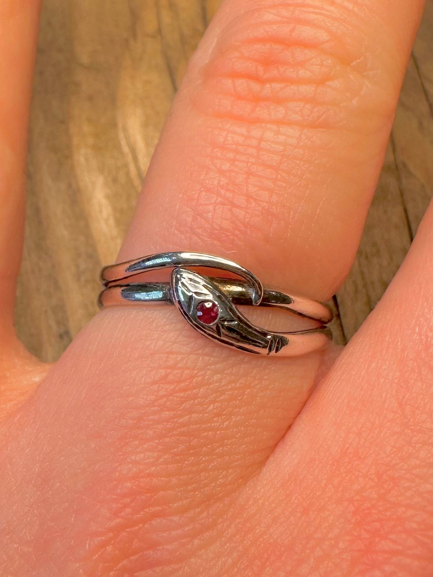 Vintage Snake Garnet Overlapping 925 Sterling Silver Size Q Ring