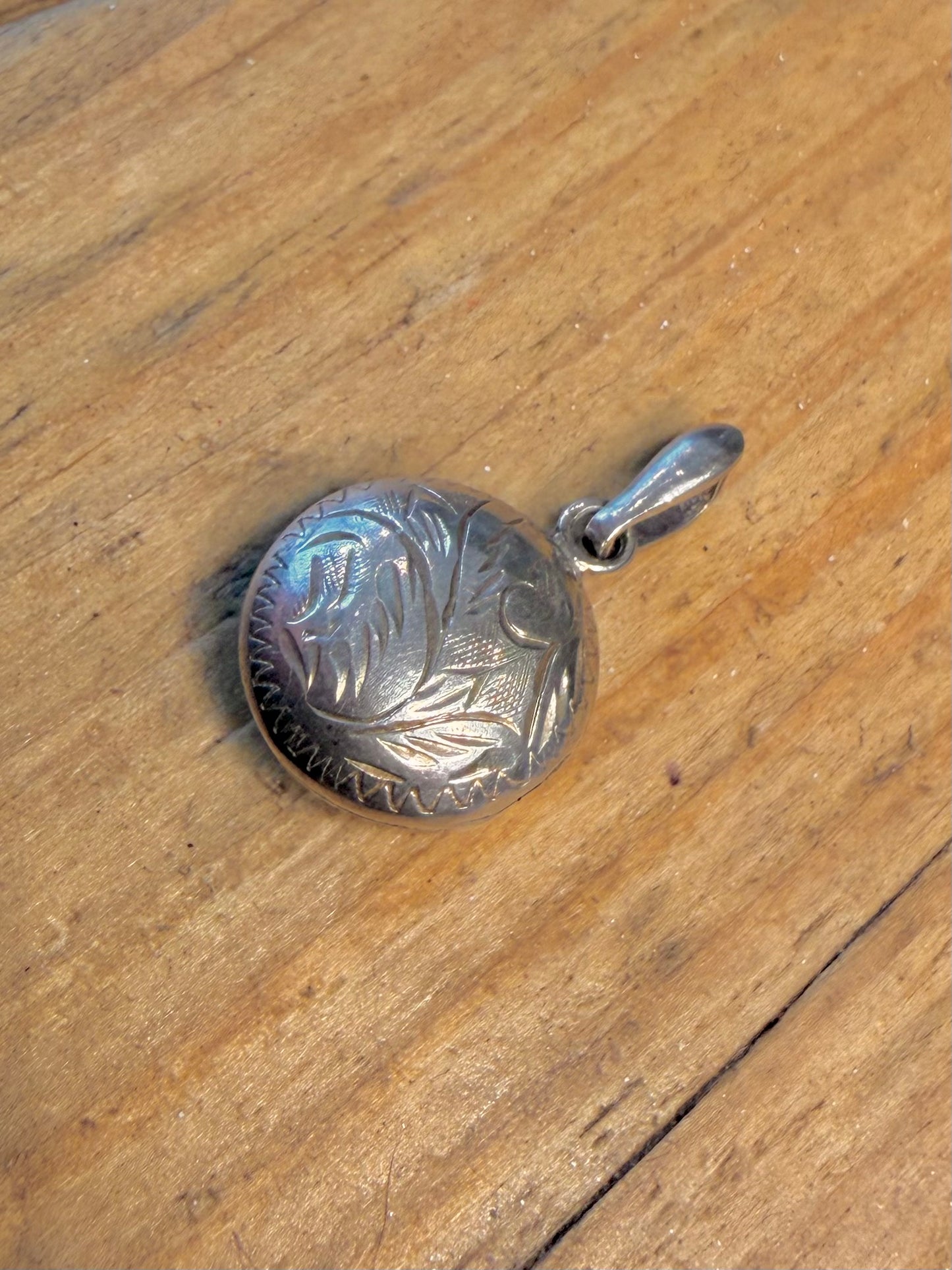 Circle Engraved Floral Locket 925 Sterling Silver Pendant