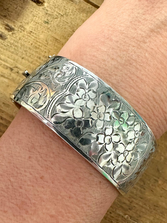 Vintage 1941 Thick Floral Engraved with Safety Chain 925 Silver Bangle