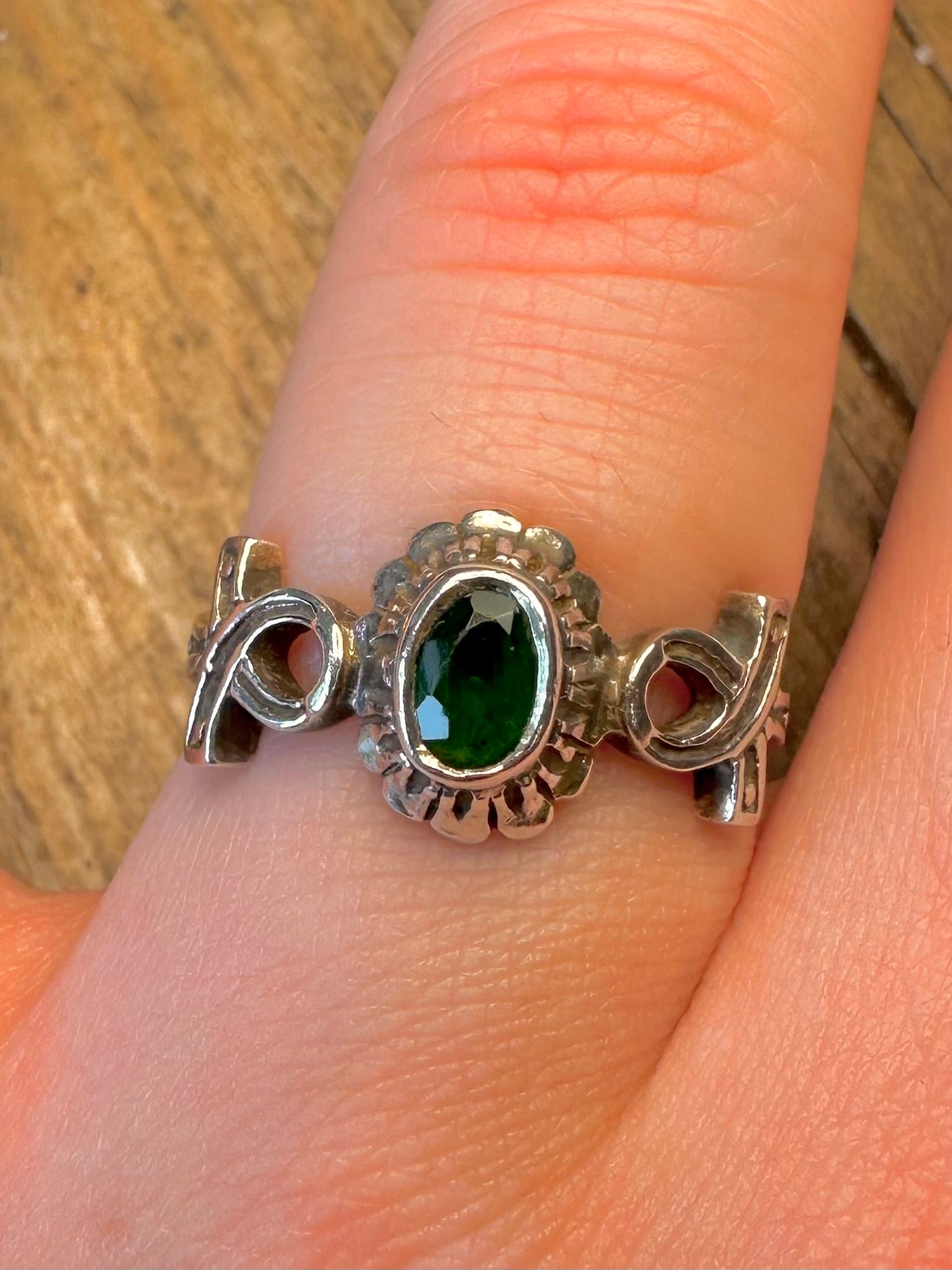 Green Stone Ankh Style 925 Sterling Silver Size P Ring