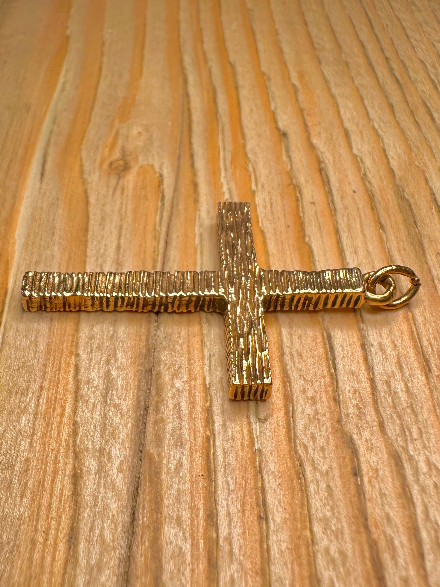 Vintage 1962 9ct Gold Bark Effect Cross Pendant