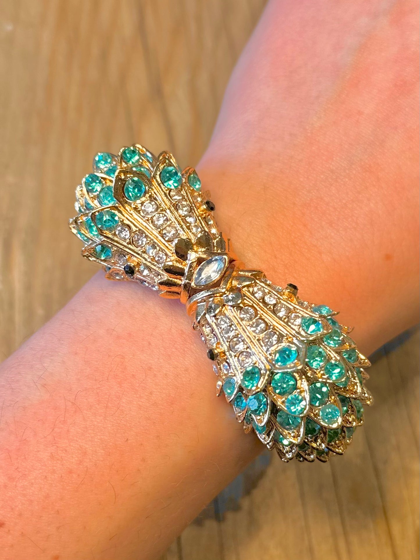 Stunning Double Headed Fish Multicoloured Stones Costume Hinged Bangle