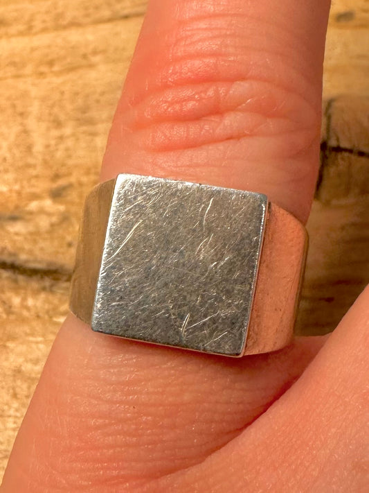 Vintage 1978 Signet Maker JS 925 Silver Size M Ring