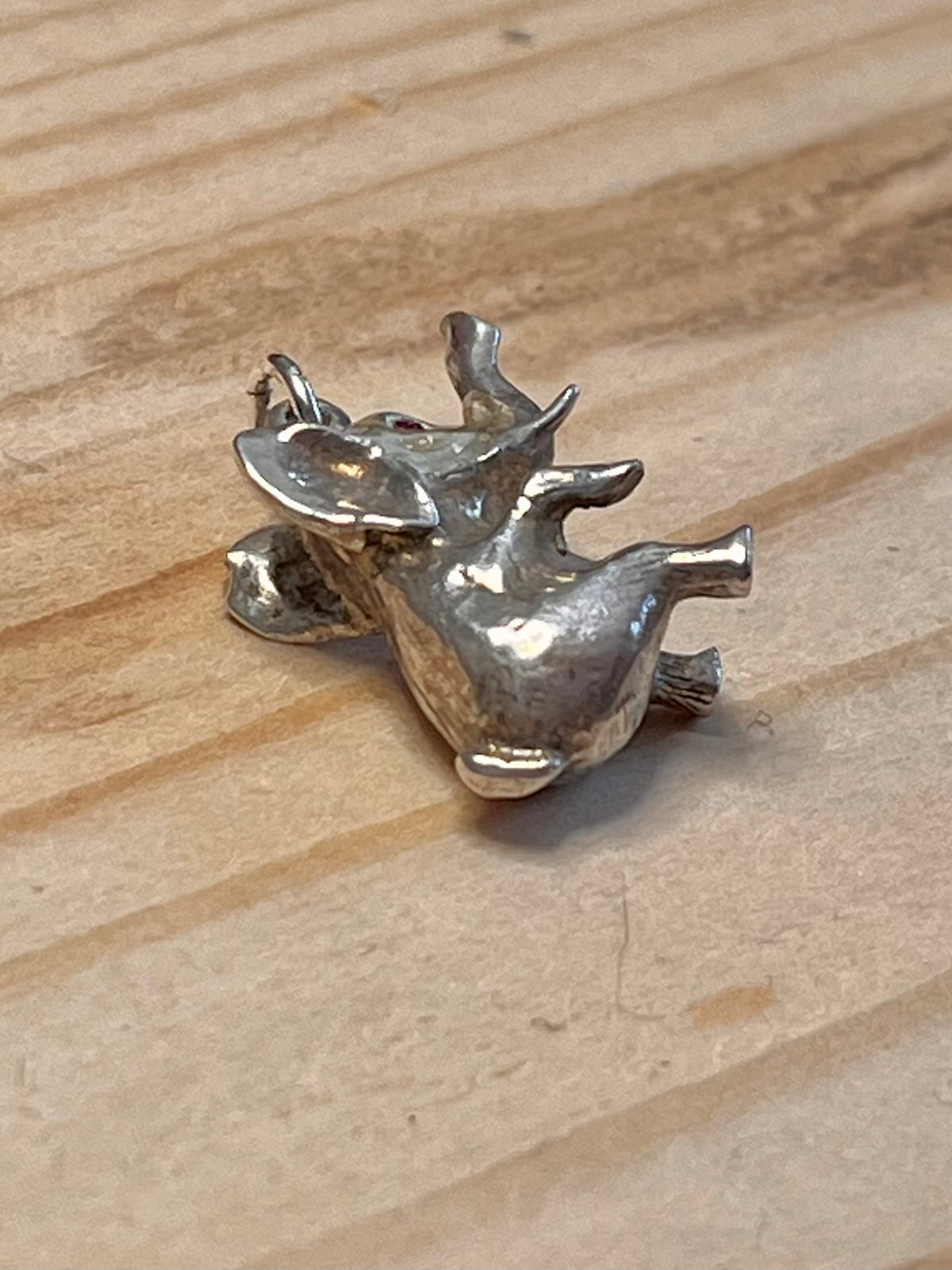 Small Sitting Heavy Garnet Eyed Elephant 925 Sterling Silver Pendant