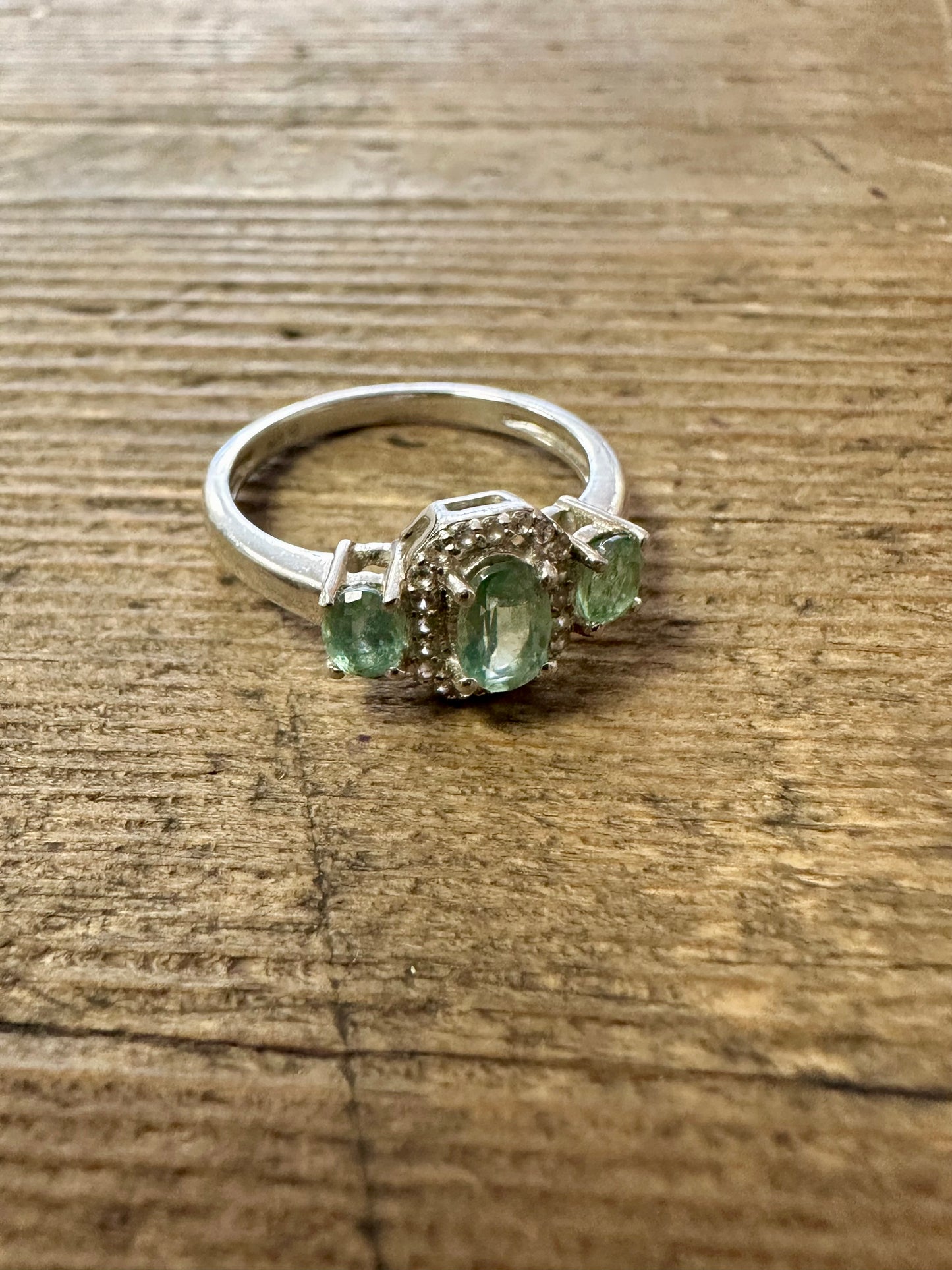 Modernist Green and White Stone 925 Silver Size O Ring