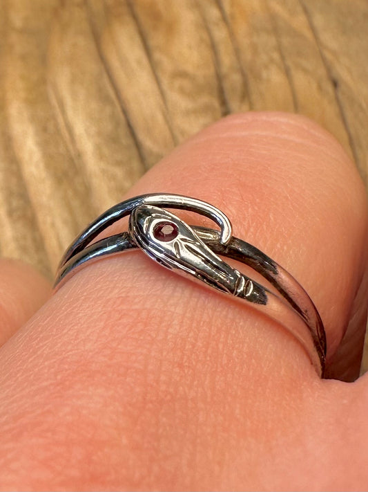 Vintage Snake Garnet Overlapping 925 Sterling Silver Size Q Ring