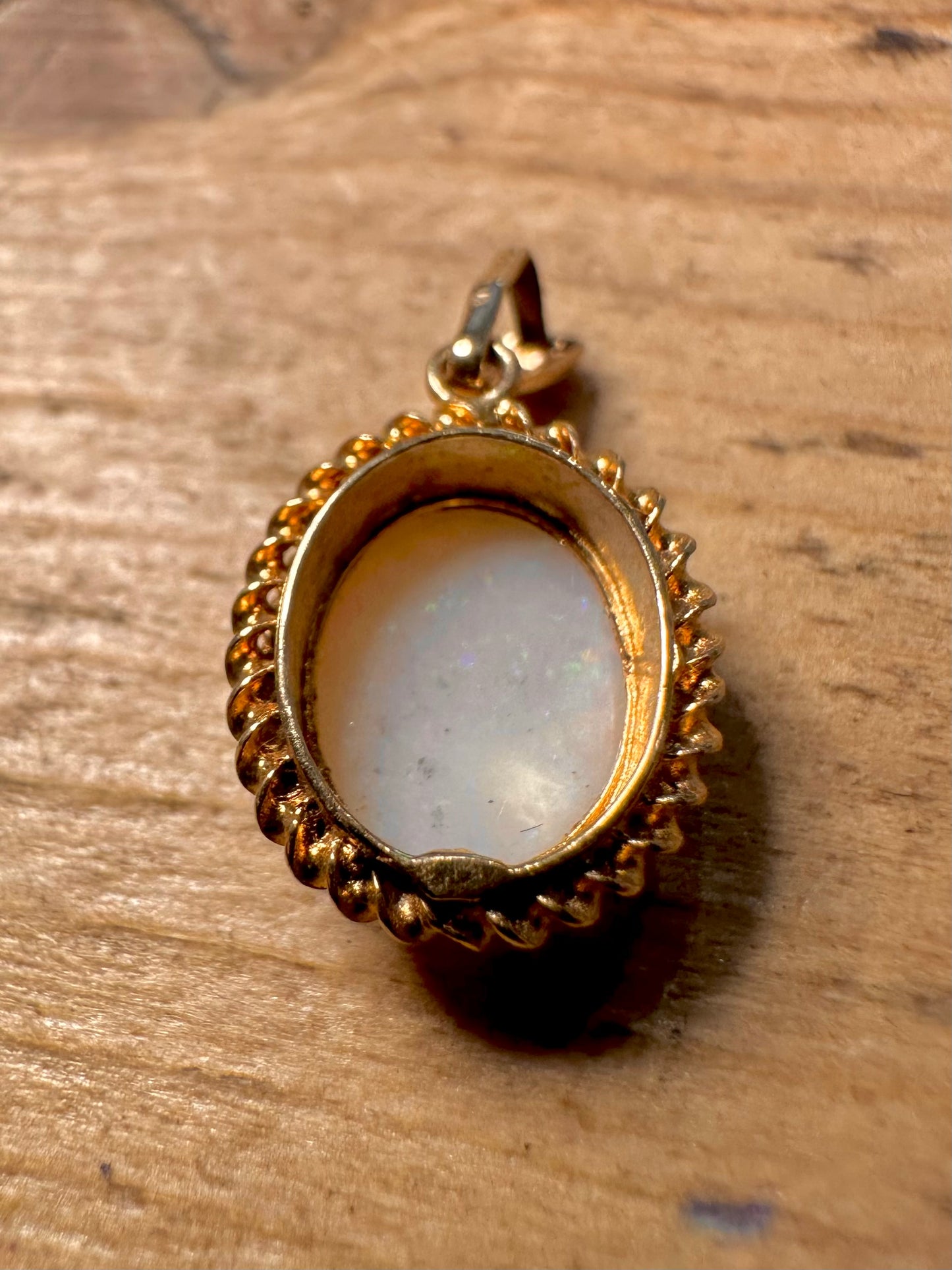 Vintage 1997 9ct Gold Opal 375 Pendant