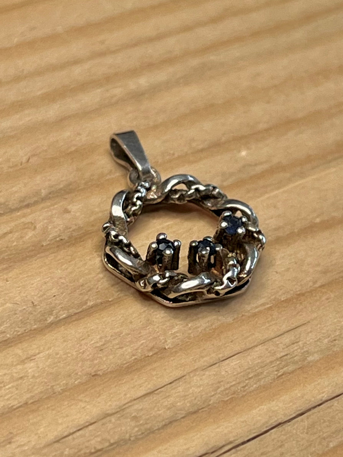 Small Circle Intertwined Dark Blue Stones 925 Sterling Silver Pendant